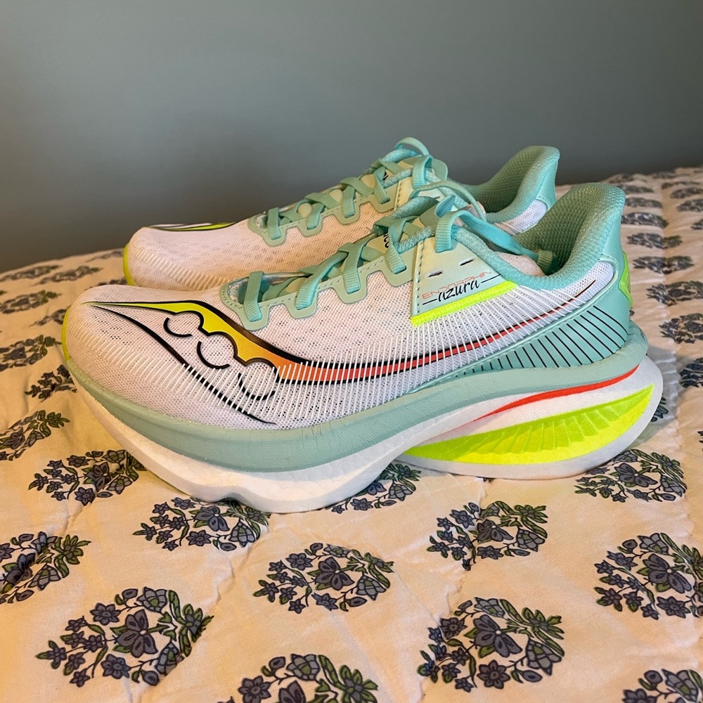 Saucony Endorphin Azura Women’s 7.5. NEW